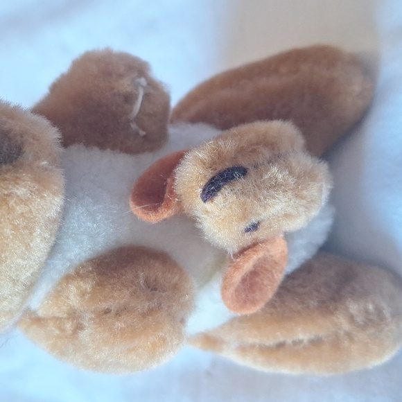 Mini brown kangaroo teddy with baby in  pouch and mini handcrafted boomerang set - Picture 7 of 7